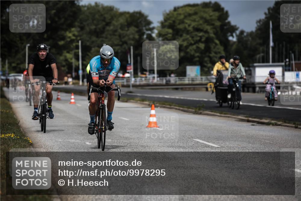 16.08.2026 - KN Förde Triathlon 2026 H.Heesch http://msf.ph/oto/9978295 16.08.2026 11:31:40 Radfahren 338, 395, 801 meine-sportfotos.de