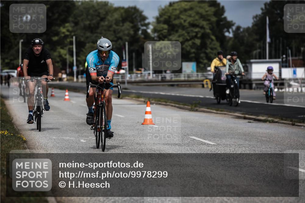 16.08.2026 - KN Förde Triathlon 2026 H.Heesch http://msf.ph/oto/9978299 16.08.2026 11:31:40 Radfahren 338, 395, 801 meine-sportfotos.de