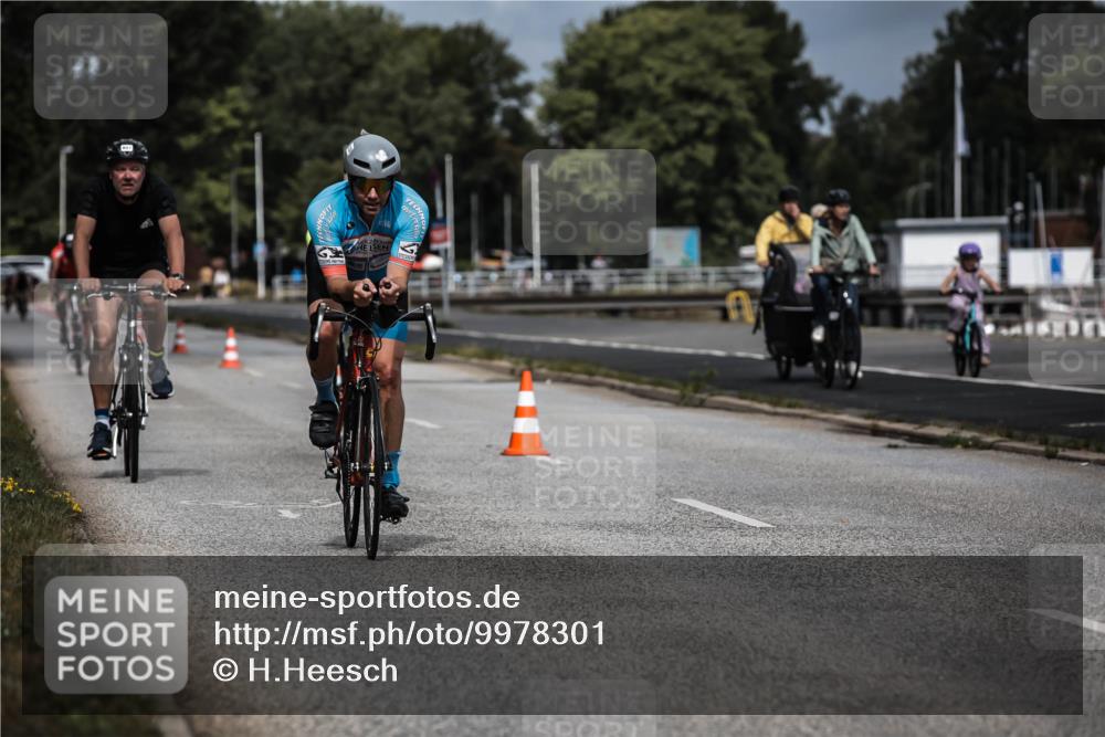 16.08.2026 - KN Förde Triathlon 2026 H.Heesch http://msf.ph/oto/9978301 16.08.2026 11:31:40 Radfahren 338, 395, 801 meine-sportfotos.de