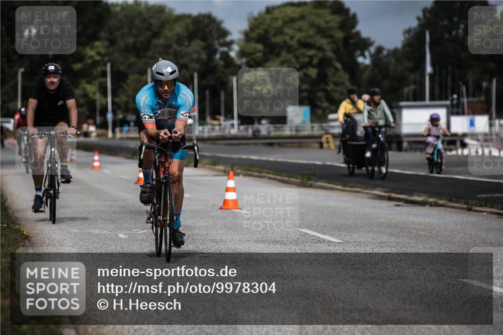 16.08.2026 - KN Förde Triathlon 2026 H.Heesch http://msf.ph/oto/9978304 16.08.2026 11:31:41 Radfahren 338, 395, 801 meine-sportfotos.de