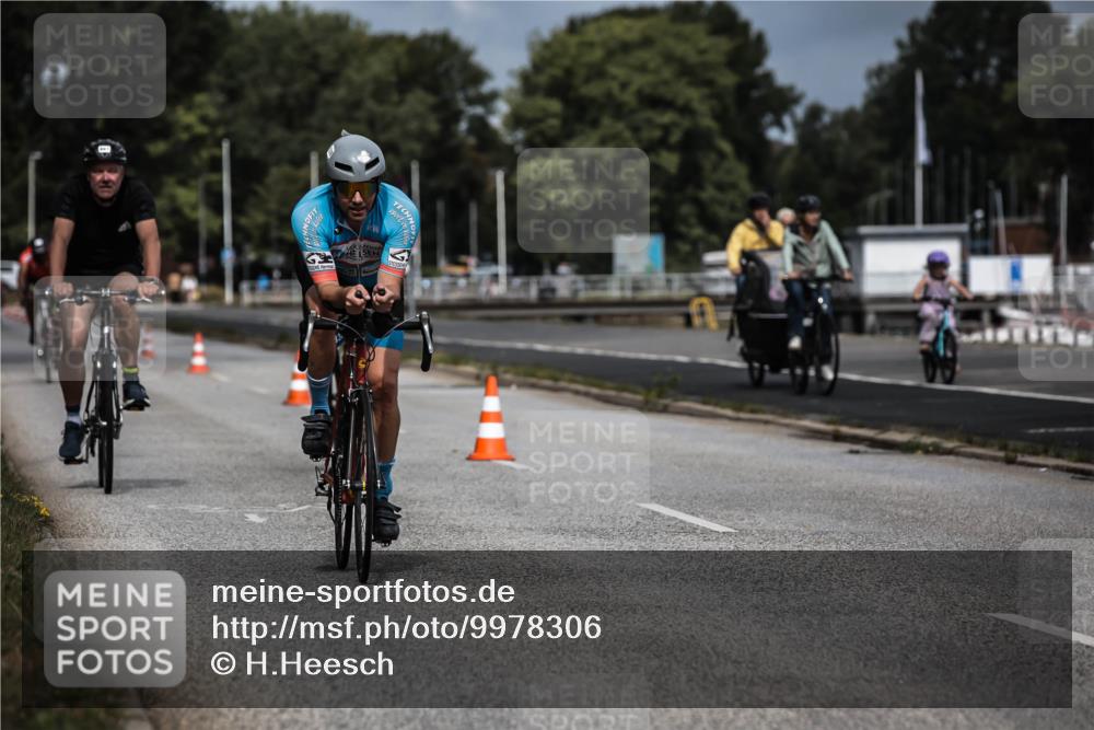 16.08.2026 - KN Förde Triathlon 2026 H.Heesch http://msf.ph/oto/9978306 16.08.2026 11:31:41 Radfahren 338, 395, 801 meine-sportfotos.de