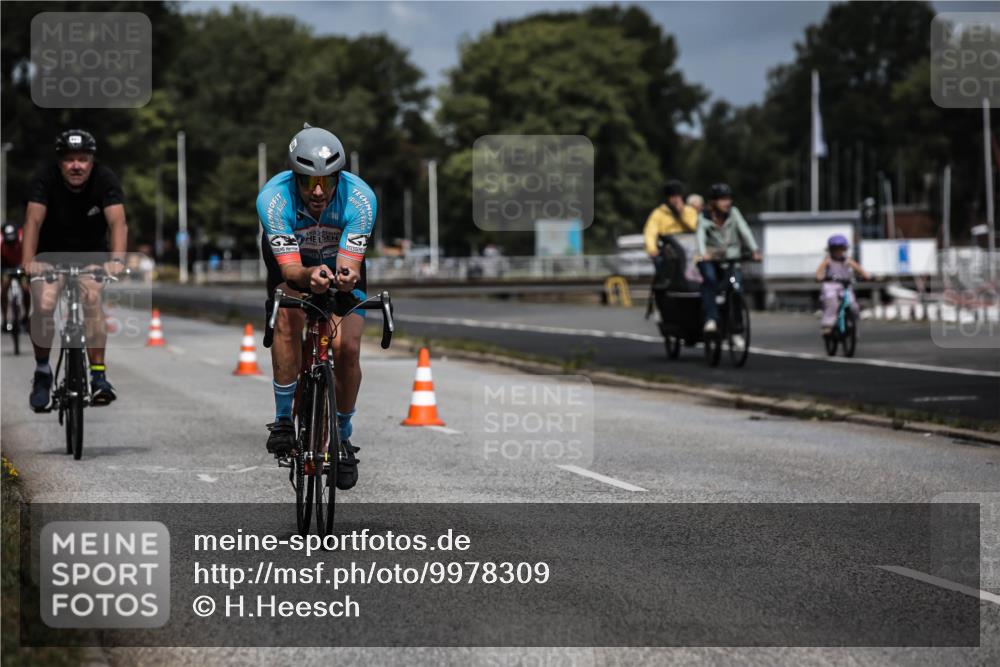 16.08.2026 - KN Förde Triathlon 2026 H.Heesch http://msf.ph/oto/9978309 16.08.2026 11:31:41 Radfahren 338, 395, 801 meine-sportfotos.de