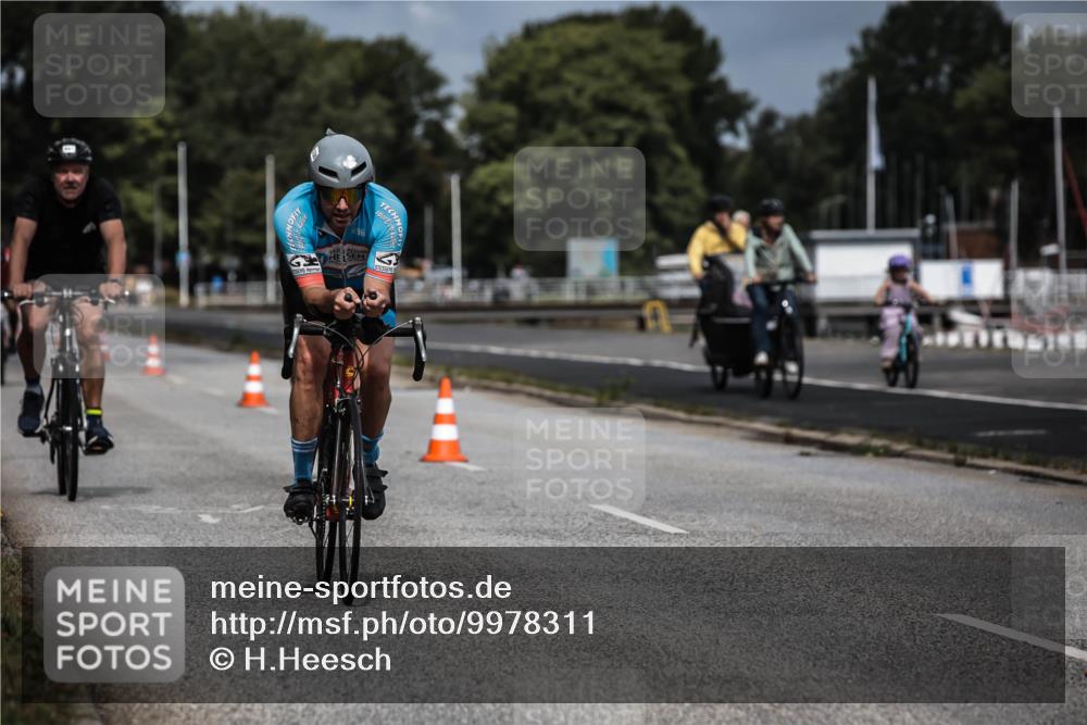 16.08.2026 - KN Förde Triathlon 2026 H.Heesch http://msf.ph/oto/9978311 16.08.2026 11:31:41 Radfahren 338, 395, 801 meine-sportfotos.de