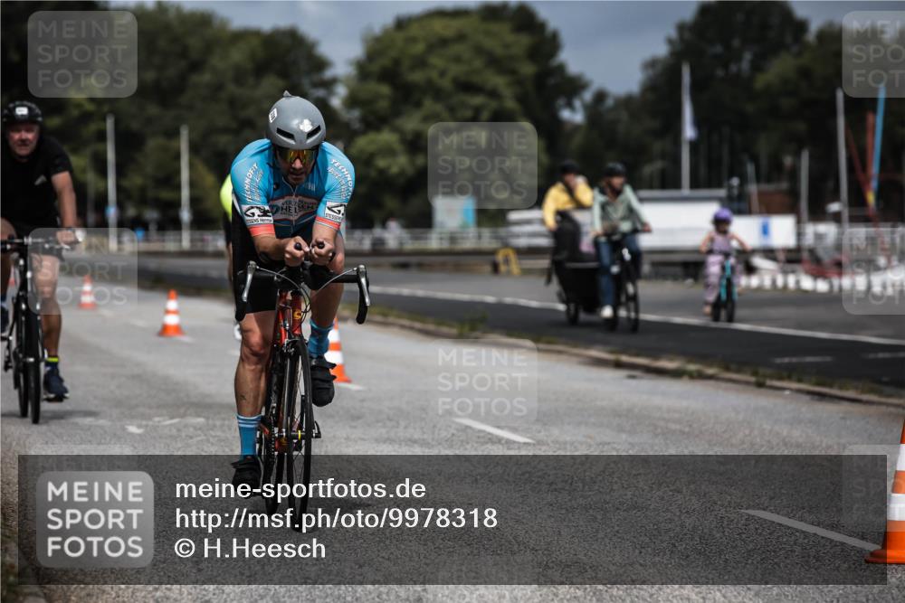 16.08.2026 - KN Förde Triathlon 2026 H.Heesch http://msf.ph/oto/9978318 16.08.2026 11:31:41 Radfahren 338, 395, 801 meine-sportfotos.de