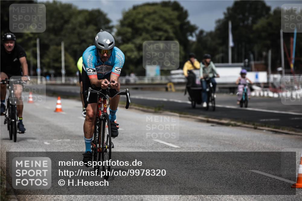 16.08.2026 - KN Förde Triathlon 2026 H.Heesch http://msf.ph/oto/9978320 16.08.2026 11:31:41 Radfahren 338, 395, 801 meine-sportfotos.de