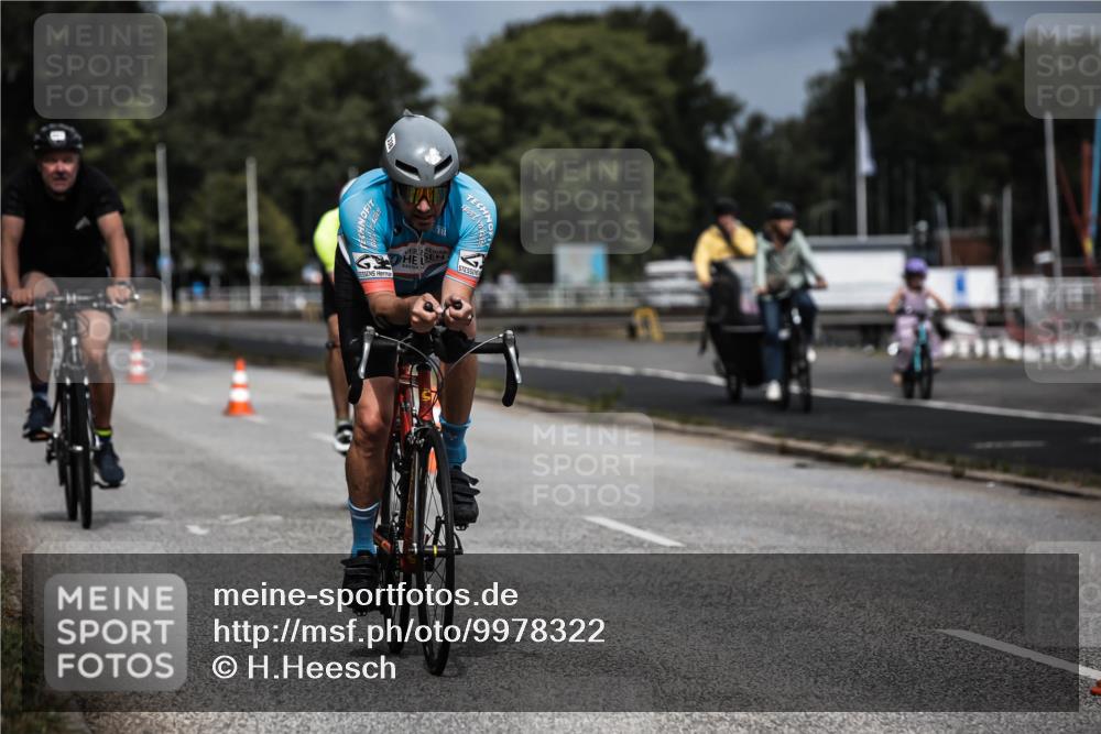 16.08.2026 - KN Förde Triathlon 2026 H.Heesch http://msf.ph/oto/9978322 16.08.2026 11:31:41 Radfahren 338, 395, 801 meine-sportfotos.de