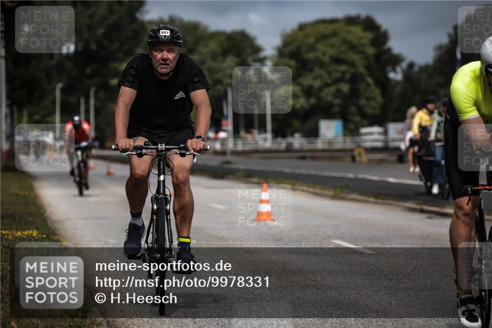 16.08.2026 - KN Förde Triathlon 2026 H.Heesch http://msf.ph/oto/9978331 16.08.2026 11:31:42 Radfahren 338, 395, 801 meine-sportfotos.de