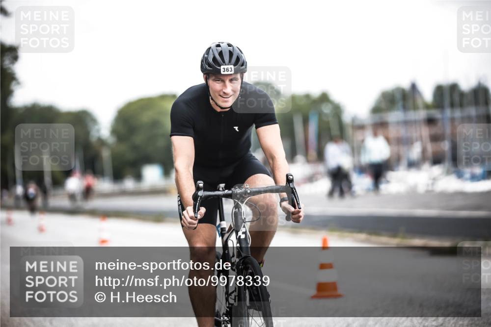 16.08.2026 - KN Förde Triathlon 2026 H.Heesch http://msf.ph/oto/9978339 16.08.2026 11:24:57 Radfahren 322, 358, 360, 363, 406 meine-sportfotos.de