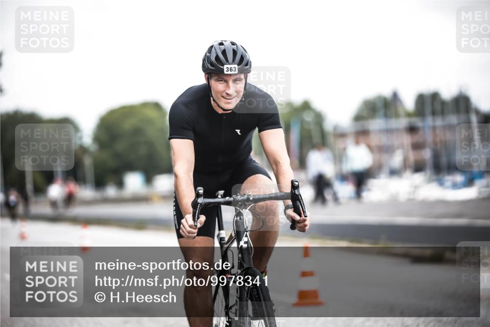 16.08.2026 - KN Förde Triathlon 2026 H.Heesch http://msf.ph/oto/9978341 16.08.2026 11:24:57 Radfahren 322, 358, 360, 363, 406 meine-sportfotos.de