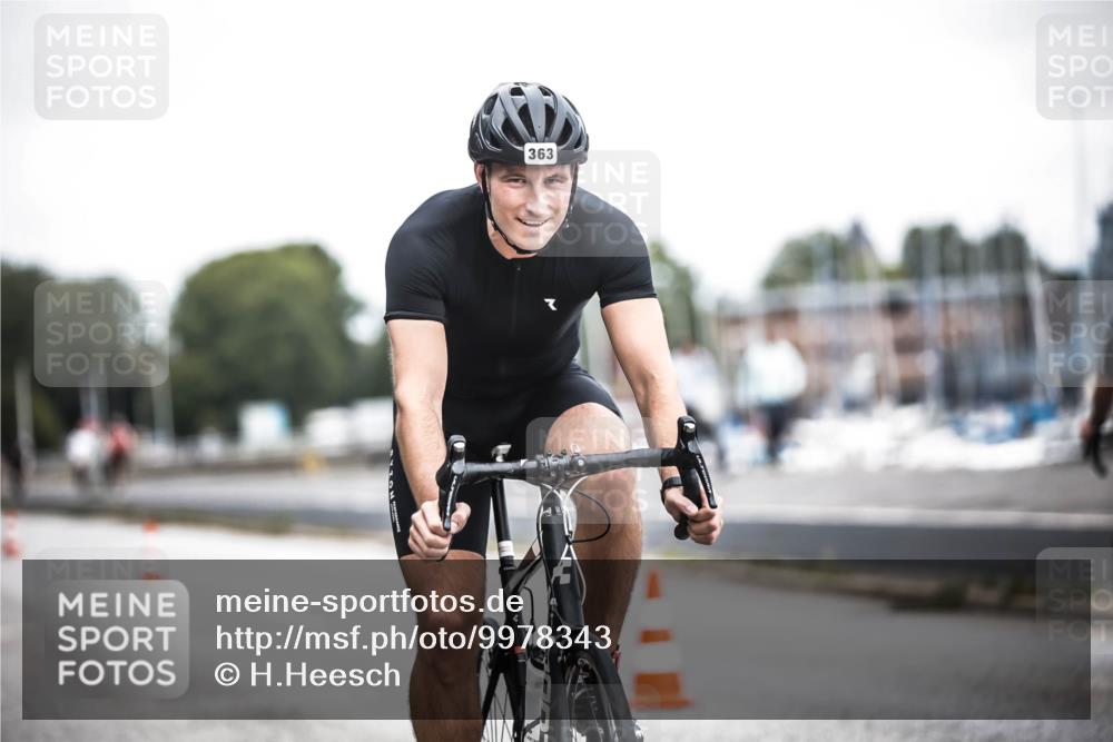16.08.2026 - KN Förde Triathlon 2026 H.Heesch http://msf.ph/oto/9978343 16.08.2026 11:24:57 Radfahren 322, 358, 360, 363, 406 meine-sportfotos.de