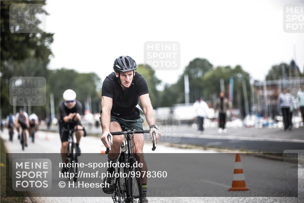 16.08.2026 - KN Förde Triathlon 2026 H.Heesch http://msf.ph/oto/9978360 16.08.2026 11:25:02 Radfahren 331, 406, 408, 409, 426 meine-sportfotos.de