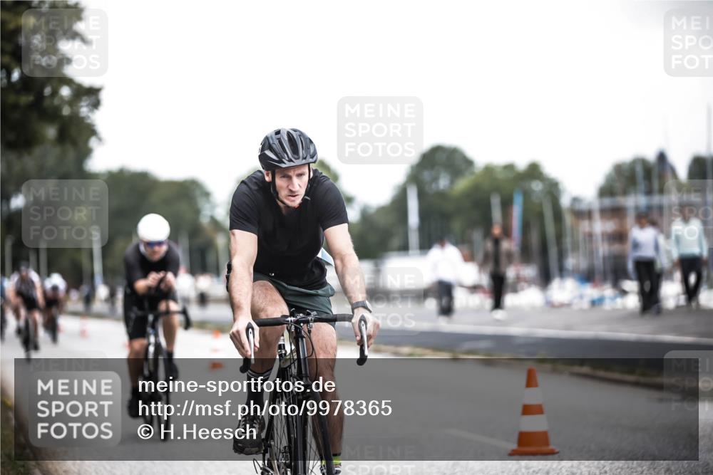 16.08.2026 - KN Förde Triathlon 2026 H.Heesch http://msf.ph/oto/9978365 16.08.2026 11:25:02 Radfahren 331, 406, 408, 409, 426 meine-sportfotos.de
