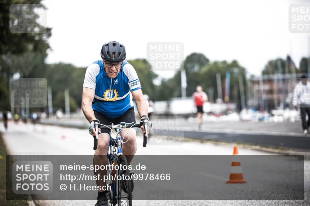 16.08.2026 - KN Förde Triathlon 2026 H.Heesch http://msf.ph/oto/9978466 16.08.2026 11:25:20 Radfahren 302, 415 meine-sportfotos.de
