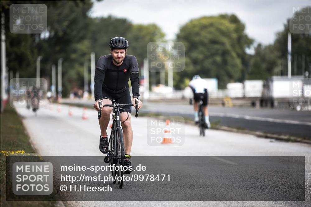 16.08.2026 - KN Förde Triathlon 2026 H.Heesch http://msf.ph/oto/9978471 16.08.2026 11:32:08 Radfahren 352, 363, 365, 410 meine-sportfotos.de
