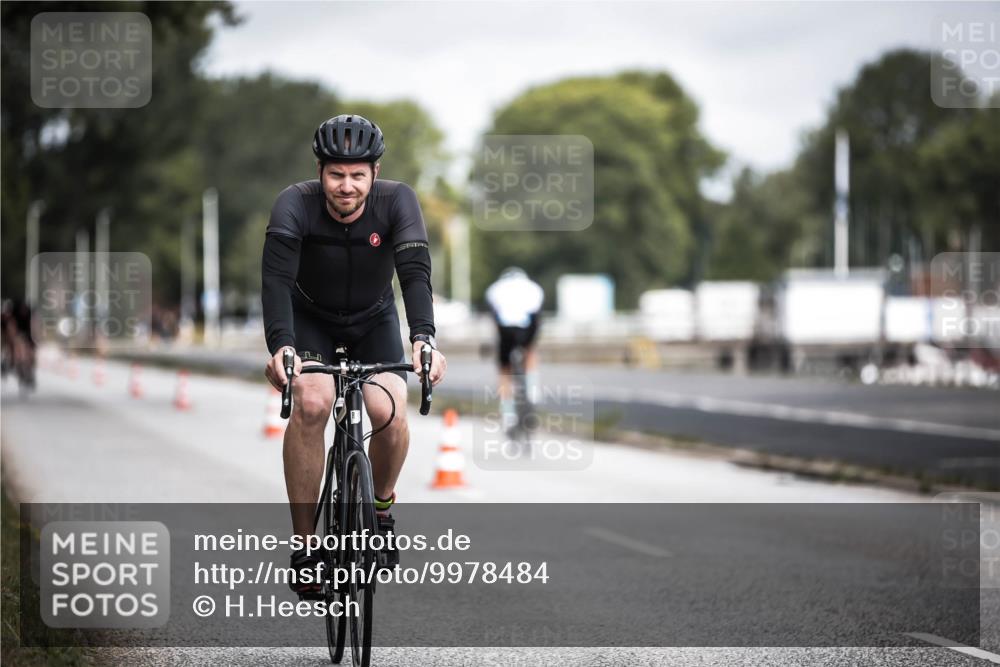 16.08.2026 - KN Förde Triathlon 2026 H.Heesch http://msf.ph/oto/9978484 16.08.2026 11:32:09 Radfahren 352, 363, 365, 393, 410 meine-sportfotos.de