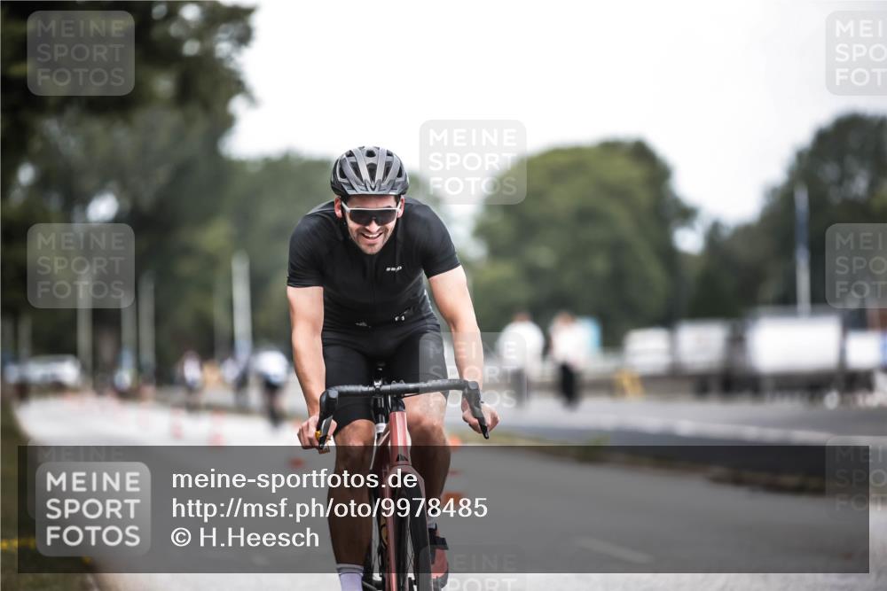 16.08.2026 - KN Förde Triathlon 2026 H.Heesch http://msf.ph/oto/9978485 16.08.2026 11:25:30 Radfahren 399, 413 meine-sportfotos.de
