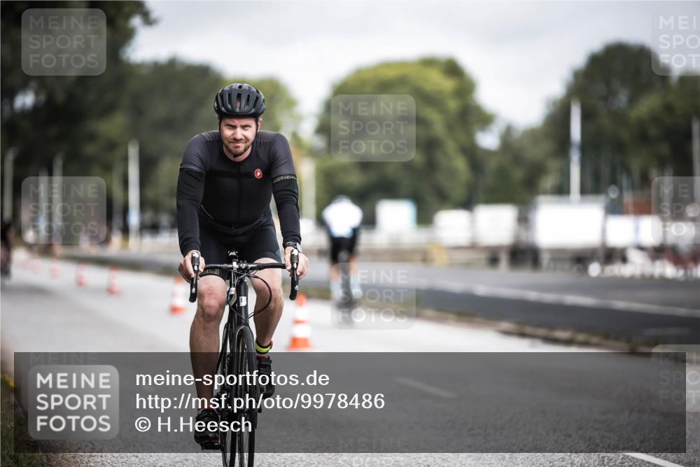 16.08.2026 - KN Förde Triathlon 2026 H.Heesch http://msf.ph/oto/9978486 16.08.2026 11:32:09 Radfahren 352, 363, 365, 393, 410 meine-sportfotos.de