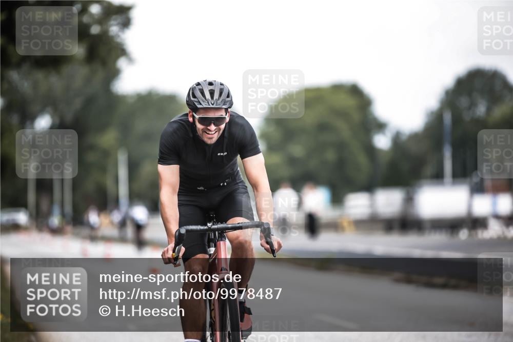 16.08.2026 - KN Förde Triathlon 2026 H.Heesch http://msf.ph/oto/9978487 16.08.2026 11:25:30 Radfahren 399, 413 meine-sportfotos.de