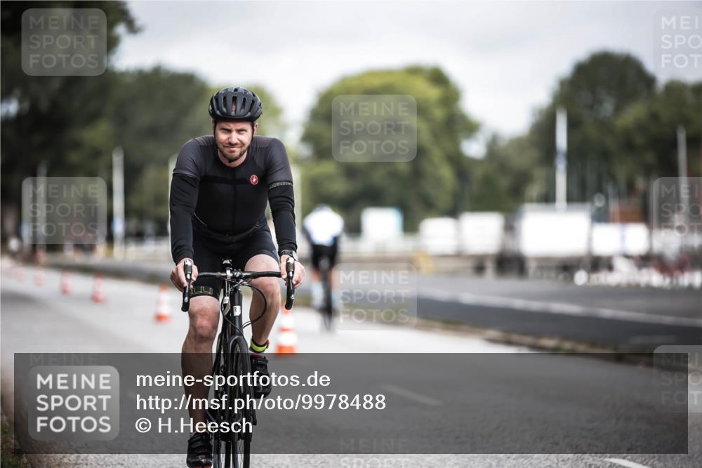 16.08.2026 - KN Förde Triathlon 2026 H.Heesch http://msf.ph/oto/9978488 16.08.2026 11:32:09 Radfahren 352, 363, 365, 393, 410 meine-sportfotos.de