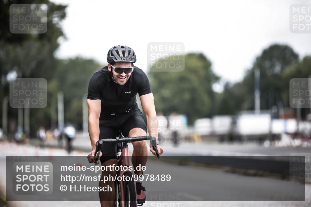 16.08.2026 - KN Förde Triathlon 2026 H.Heesch http://msf.ph/oto/9978489 16.08.2026 11:25:30 Radfahren 399, 413 meine-sportfotos.de