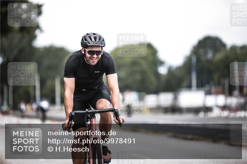 16.08.2026 - KN Förde Triathlon 2026 H.Heesch http://msf.ph/oto/9978491 16.08.2026 11:25:30 Radfahren 399, 413 meine-sportfotos.de