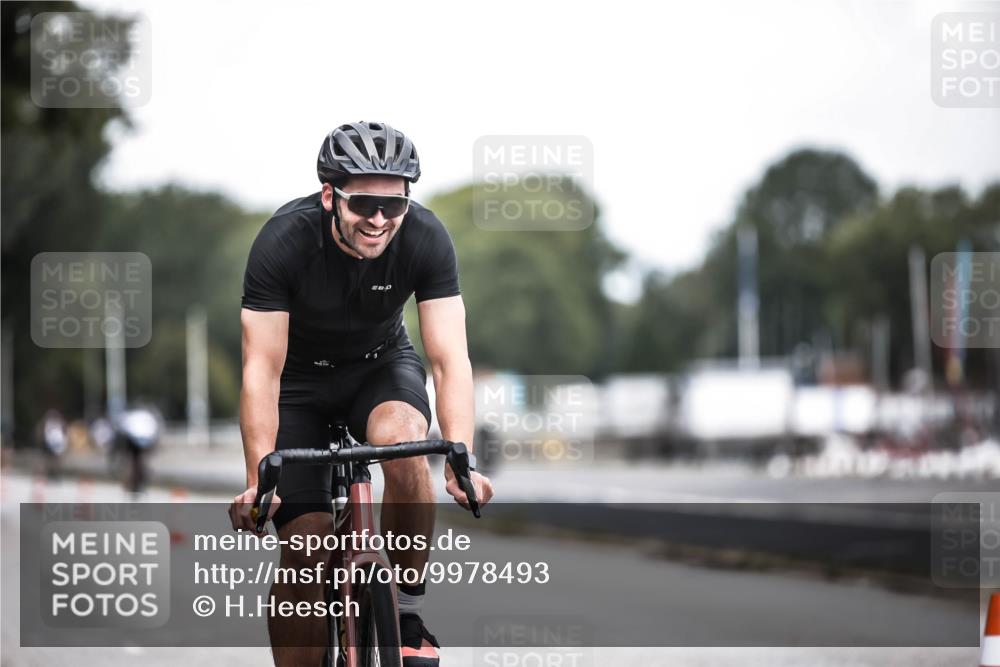 16.08.2026 - KN Förde Triathlon 2026 H.Heesch http://msf.ph/oto/9978493 16.08.2026 11:25:30 Radfahren 399, 413 meine-sportfotos.de