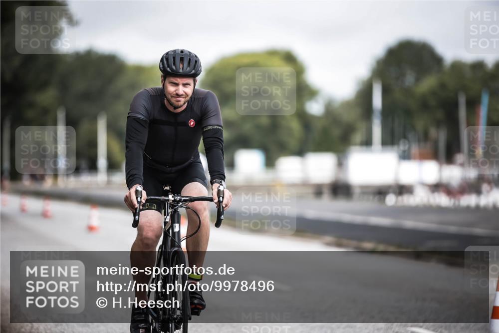 16.08.2026 - KN Förde Triathlon 2026 H.Heesch http://msf.ph/oto/9978496 16.08.2026 11:32:09 Radfahren 352, 363, 365, 393, 410 meine-sportfotos.de