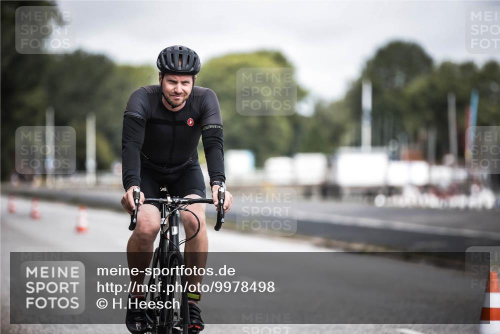 16.08.2026 - KN Förde Triathlon 2026 H.Heesch http://msf.ph/oto/9978498 16.08.2026 11:32:09 Radfahren 352, 363, 365, 393, 410 meine-sportfotos.de