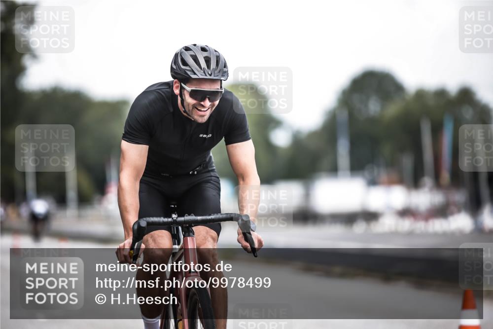 16.08.2026 - KN Förde Triathlon 2026 H.Heesch http://msf.ph/oto/9978499 16.08.2026 11:25:30 Radfahren 399, 413 meine-sportfotos.de