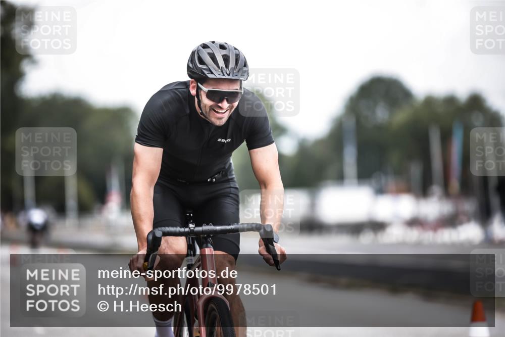 16.08.2026 - KN Förde Triathlon 2026 H.Heesch http://msf.ph/oto/9978501 16.08.2026 11:25:30 Radfahren 399, 413 meine-sportfotos.de