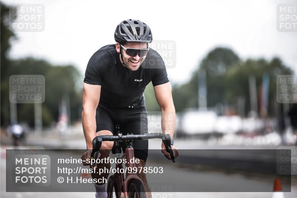 16.08.2026 - KN Förde Triathlon 2026 H.Heesch http://msf.ph/oto/9978503 16.08.2026 11:25:30 Radfahren 399, 413 meine-sportfotos.de