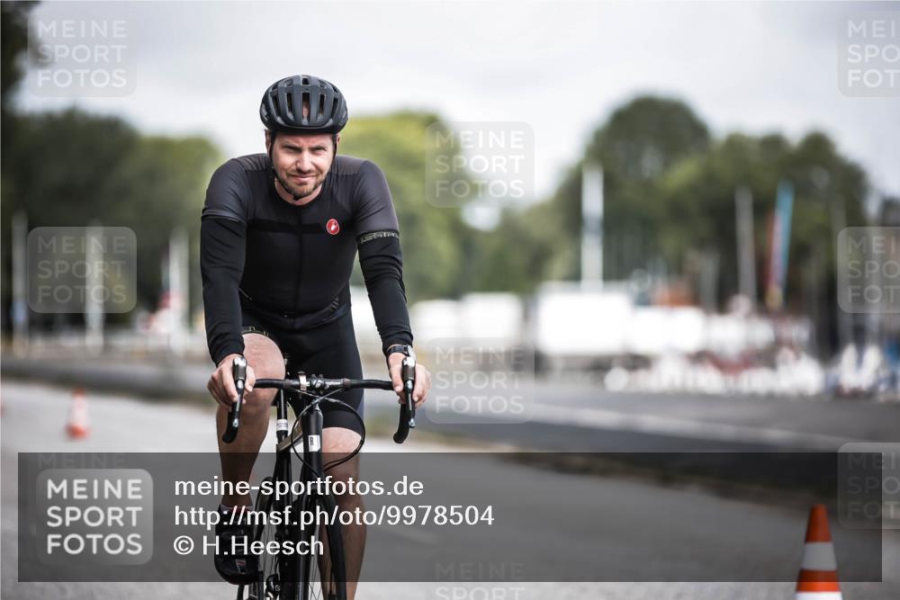 16.08.2026 - KN Förde Triathlon 2026 H.Heesch http://msf.ph/oto/9978504 16.08.2026 11:32:09 Radfahren 352, 363, 365, 393, 410 meine-sportfotos.de