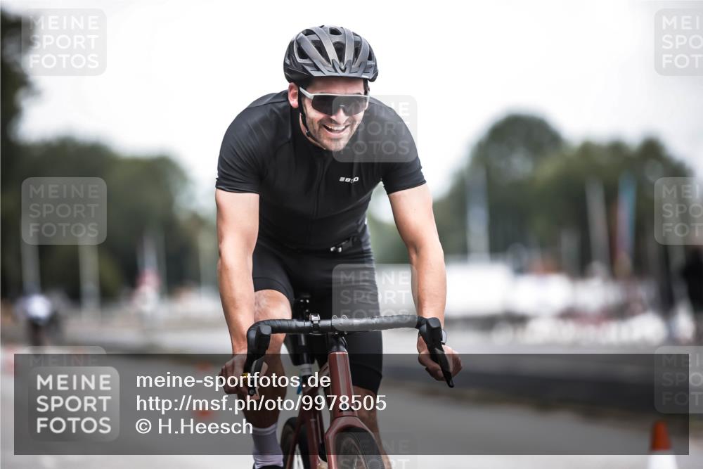 16.08.2026 - KN Förde Triathlon 2026 H.Heesch http://msf.ph/oto/9978505 16.08.2026 11:25:30 Radfahren 399, 413 meine-sportfotos.de