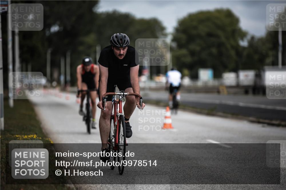 16.08.2026 - KN Förde Triathlon 2026 H.Heesch http://msf.ph/oto/9978514 16.08.2026 11:32:17 Radfahren 342, 364, 393, 394, 400 meine-sportfotos.de