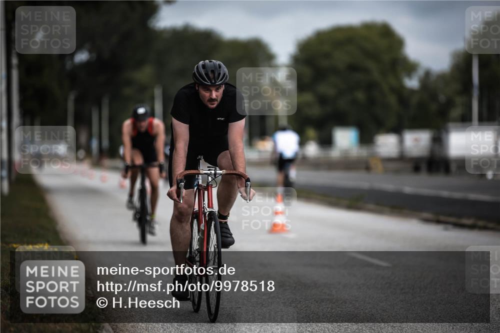 16.08.2026 - KN Förde Triathlon 2026 H.Heesch http://msf.ph/oto/9978518 16.08.2026 11:32:17 Radfahren 342, 364, 393, 394, 400 meine-sportfotos.de