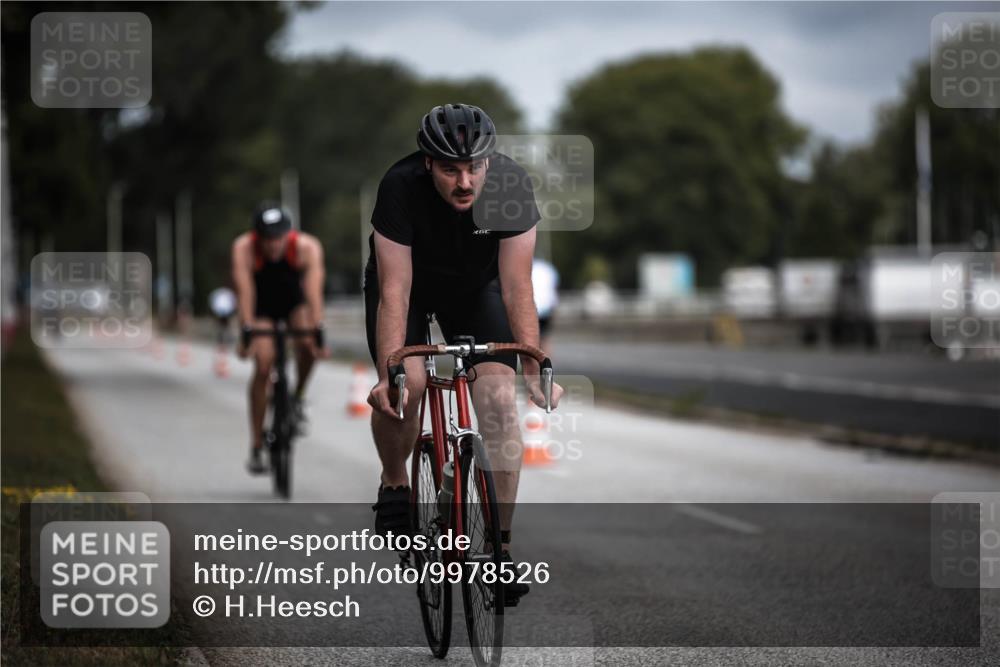 16.08.2026 - KN Förde Triathlon 2026 H.Heesch http://msf.ph/oto/9978526 16.08.2026 11:32:17 Radfahren 342, 364, 393, 394, 400 meine-sportfotos.de