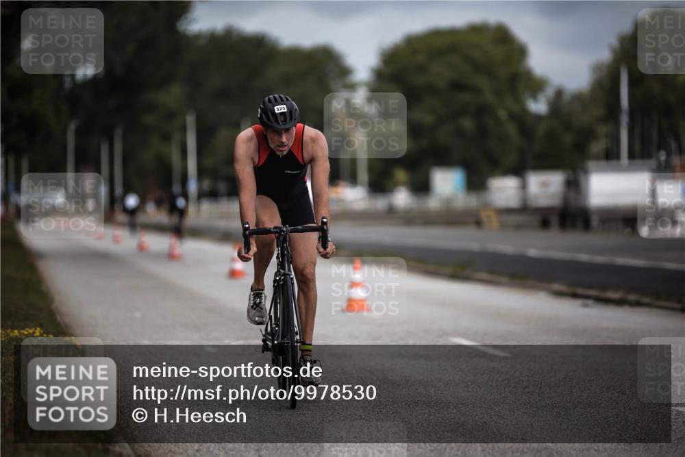 16.08.2026 - KN Förde Triathlon 2026 H.Heesch http://msf.ph/oto/9978530 16.08.2026 11:32:18 Radfahren 342, 364, 394, 400 meine-sportfotos.de