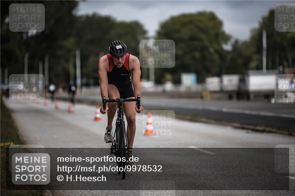 16.08.2026 - KN Förde Triathlon 2026 H.Heesch http://msf.ph/oto/9978532 16.08.2026 11:32:18 Radfahren 342, 364, 394, 400 meine-sportfotos.de