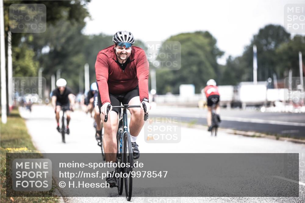 16.08.2026 - KN Förde Triathlon 2026 H.Heesch http://msf.ph/oto/9978547 16.08.2026 11:26:08 Radfahren 370, 421 meine-sportfotos.de