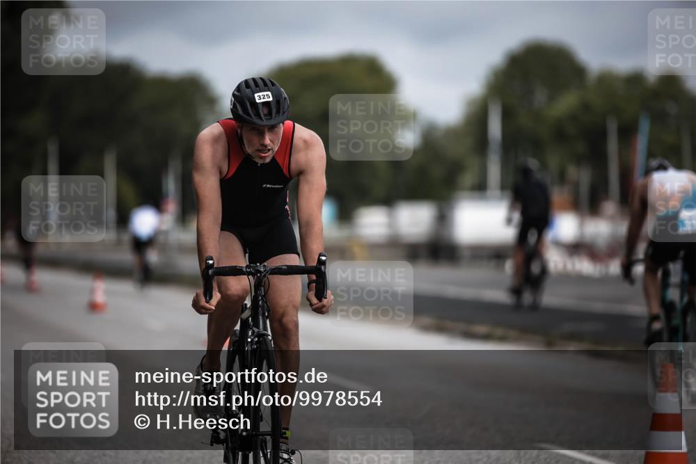 16.08.2026 - KN Förde Triathlon 2026 H.Heesch http://msf.ph/oto/9978554 16.08.2026 11:32:19 Radfahren 342, 364, 394, 400 meine-sportfotos.de