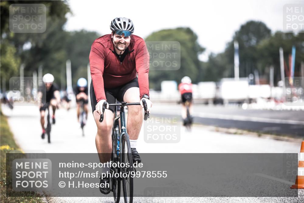 16.08.2026 - KN Förde Triathlon 2026 H.Heesch http://msf.ph/oto/9978555 16.08.2026 11:26:08 Radfahren 370, 421 meine-sportfotos.de