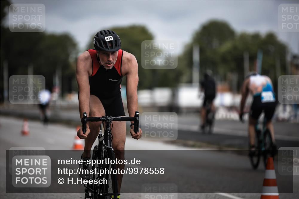 16.08.2026 - KN Förde Triathlon 2026 H.Heesch http://msf.ph/oto/9978558 16.08.2026 11:32:19 Radfahren 342, 364, 394, 400 meine-sportfotos.de