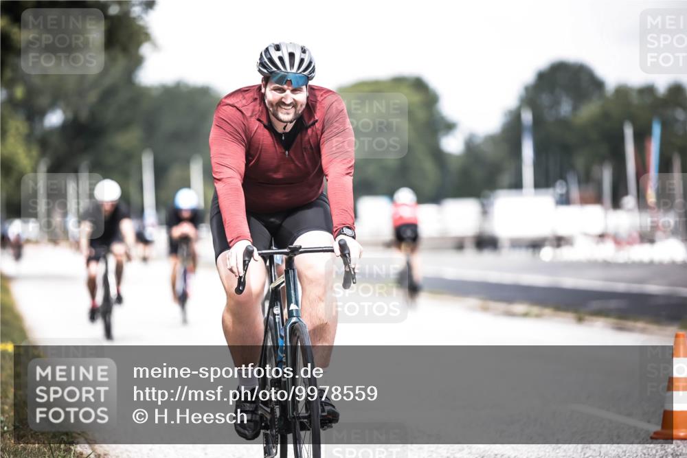 16.08.2026 - KN Förde Triathlon 2026 H.Heesch http://msf.ph/oto/9978559 16.08.2026 11:26:08 Radfahren 370, 421 meine-sportfotos.de