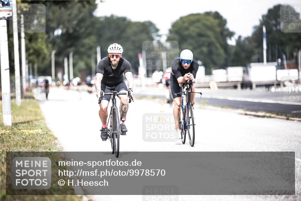 16.08.2026 - KN Förde Triathlon 2026 H.Heesch http://msf.ph/oto/9978570 16.08.2026 11:26:09 Radfahren 370, 421 meine-sportfotos.de