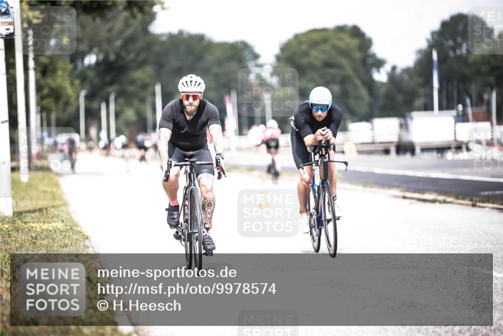 16.08.2026 - KN Förde Triathlon 2026 H.Heesch http://msf.ph/oto/9978574 16.08.2026 11:26:09 Radfahren 370, 421 meine-sportfotos.de