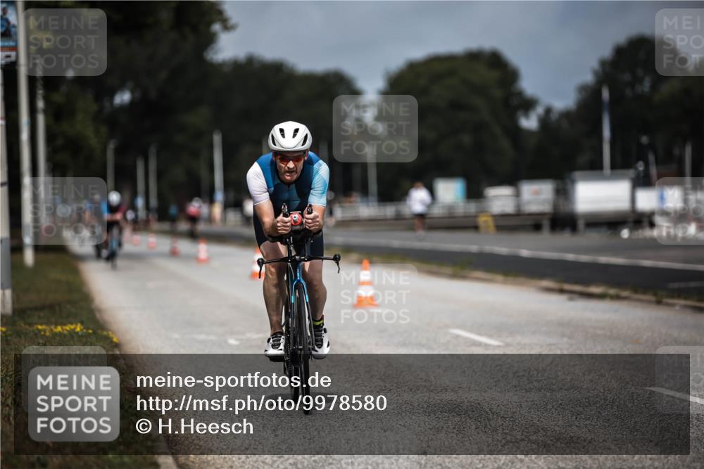 16.08.2026 - KN Förde Triathlon 2026 H.Heesch http://msf.ph/oto/9978580 16.08.2026 11:26:17 Radfahren 339, 350, 381, 404 meine-sportfotos.de