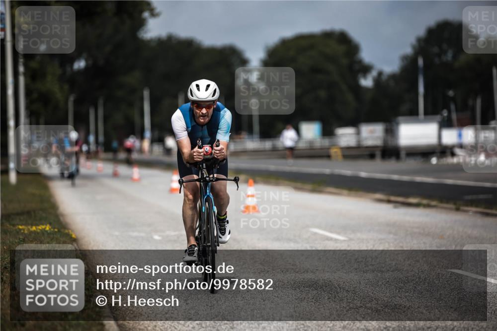 16.08.2026 - KN Förde Triathlon 2026 H.Heesch http://msf.ph/oto/9978582 16.08.2026 11:26:17 Radfahren 339, 350, 381, 404 meine-sportfotos.de