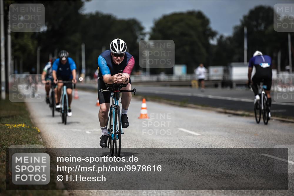 16.08.2026 - KN Förde Triathlon 2026 H.Heesch http://msf.ph/oto/9978616 16.08.2026 11:26:22 Radfahren 317, 381, 385, 404, 407, 422 meine-sportfotos.de
