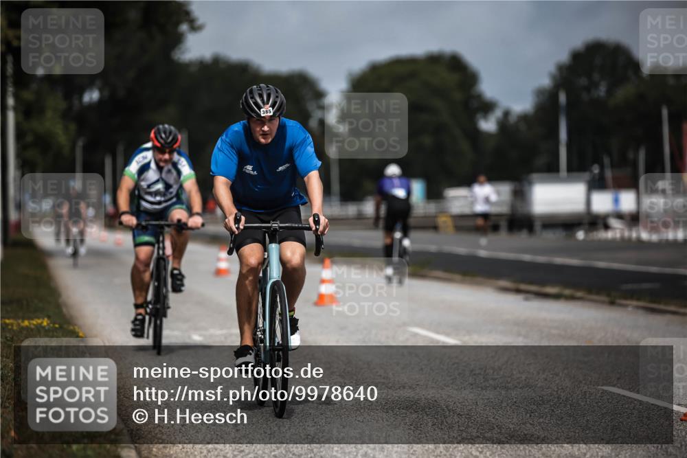 16.08.2026 - KN Förde Triathlon 2026 H.Heesch http://msf.ph/oto/9978640 16.08.2026 11:26:24 Radfahren 317, 385, 404, 407, 422, 432 meine-sportfotos.de