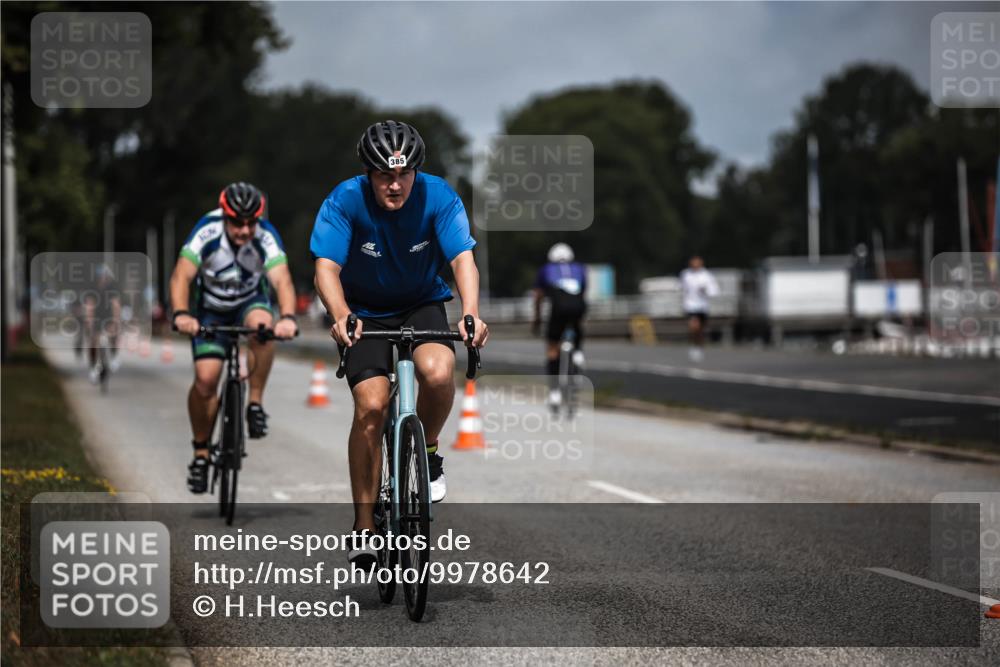 16.08.2026 - KN Förde Triathlon 2026 H.Heesch http://msf.ph/oto/9978642 16.08.2026 11:26:24 Radfahren 317, 385, 404, 407, 422, 432 meine-sportfotos.de